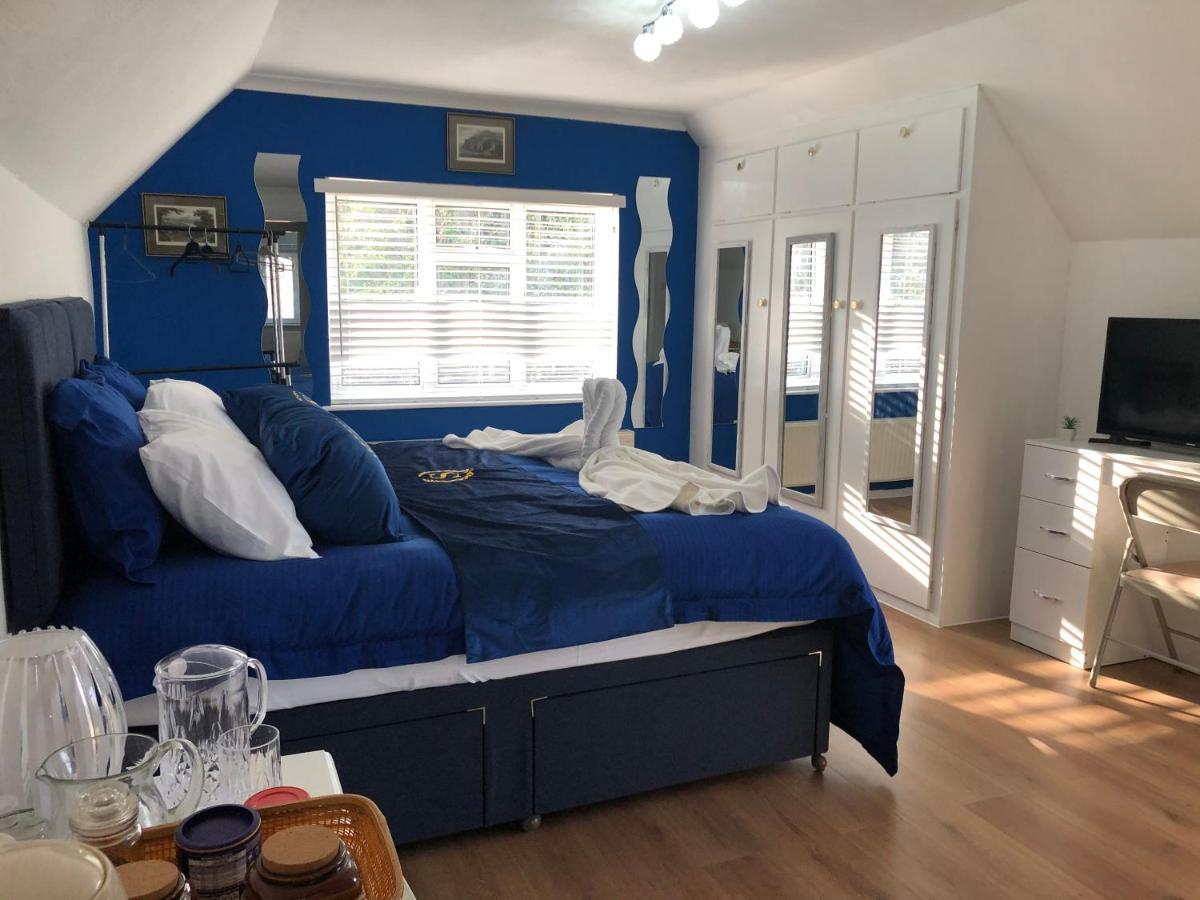 Bed & Breakfast Ponders End