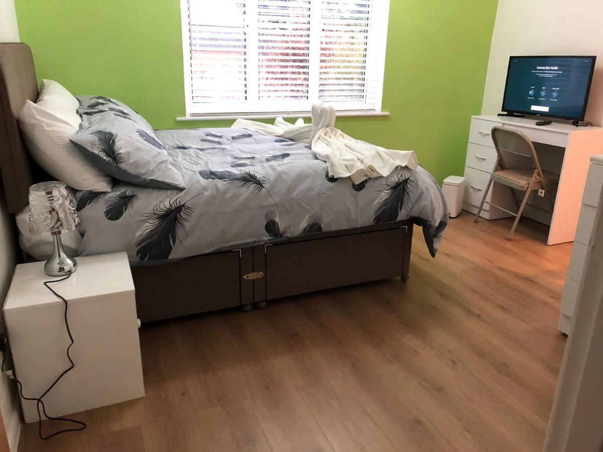 Bed & Breakfast Ponders End