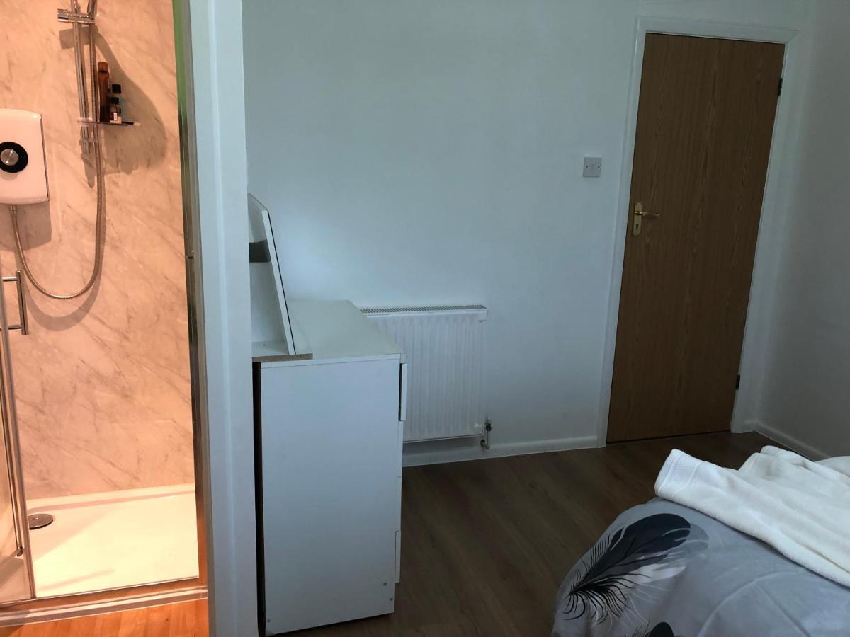 Bed & Breakfast Ponders End