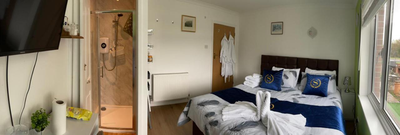 Ponders End * Newport (Isle Of Wight)