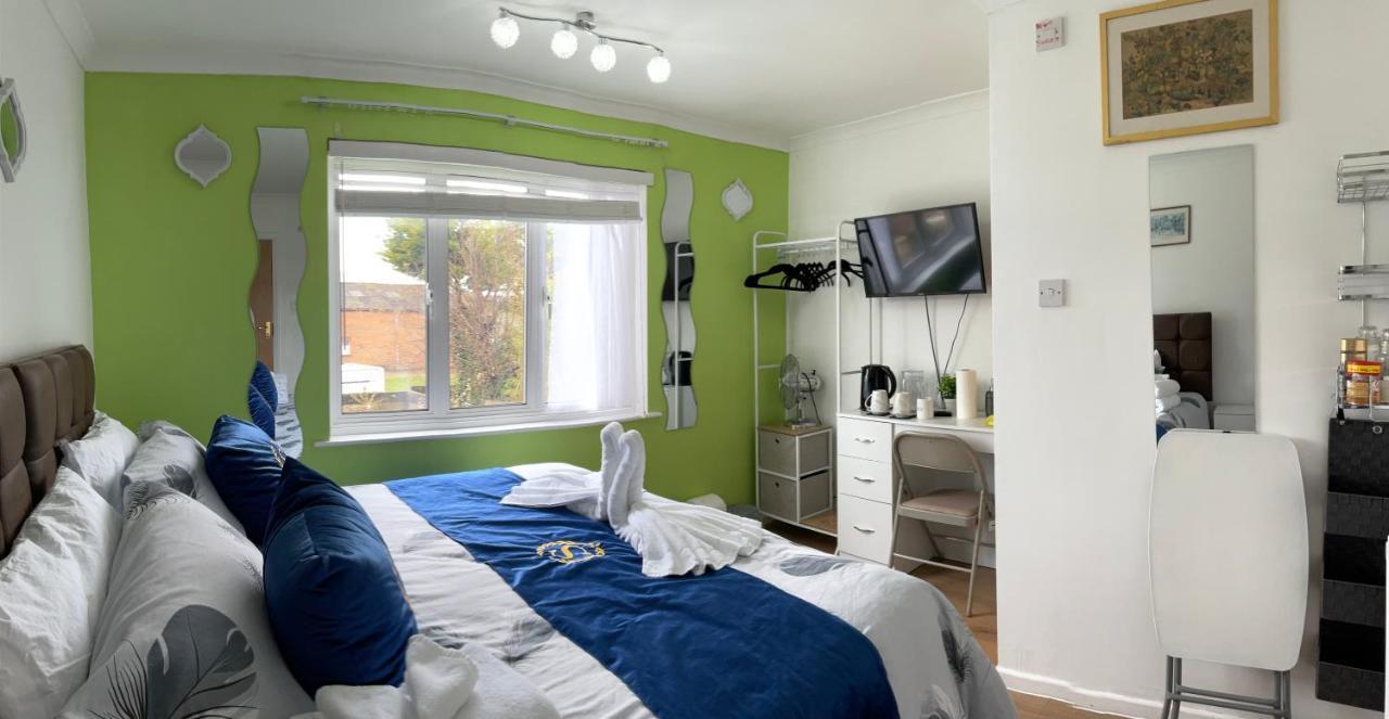 Ponders End * Newport (Isle Of Wight)